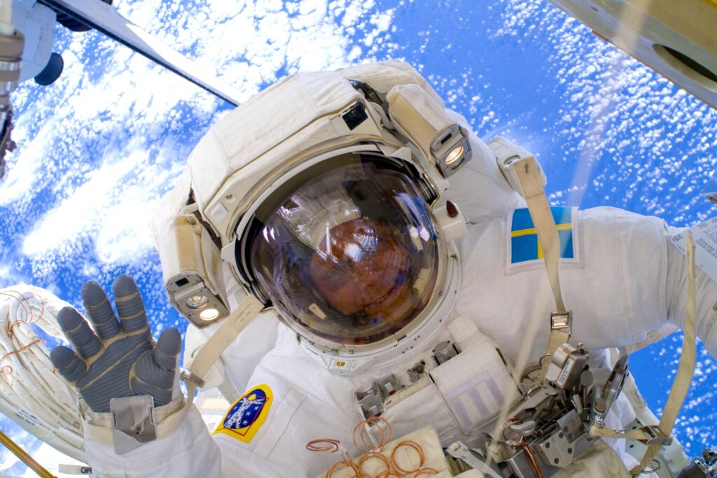 Christer Fuglesang says hello from space