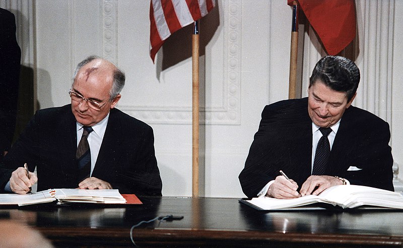 The president of the Soviet Union Mikhail Gorbachev (1931-2022) and the president of the USA Ronald Reagan (1911-2004) agreed that nuclear weapons are never to be used and that a nuclear war can never be won. 