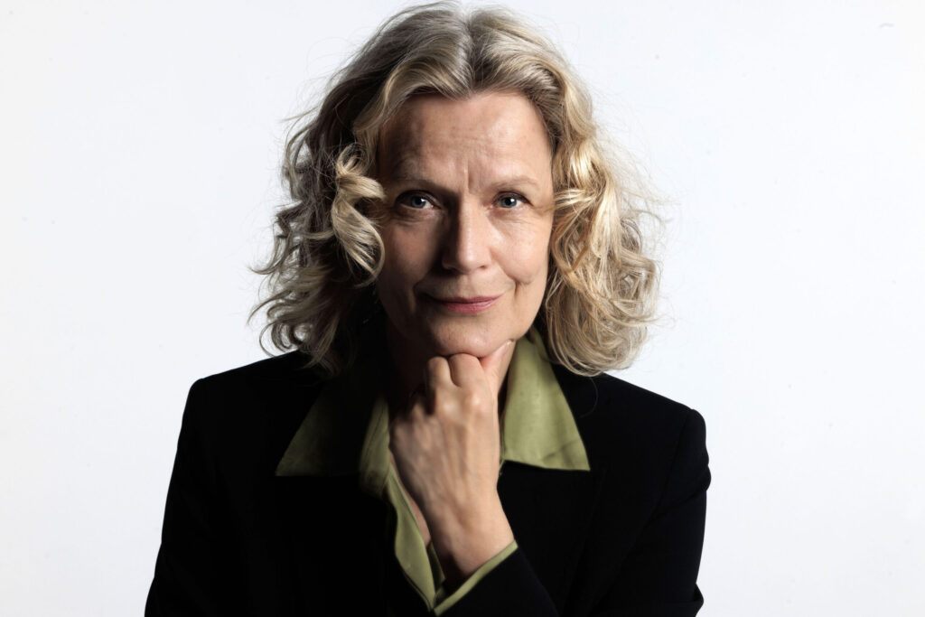 Photo of Åsa Wikforss by Roger Turesson, author of the book Därför Demokrati, Therefore Democracy in English.
